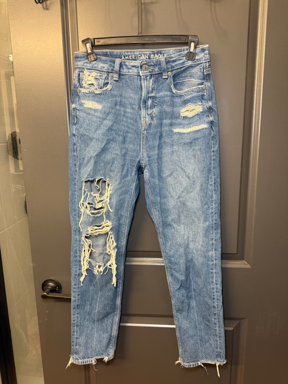 AMERICAN EAGLE Distressed Mom Jeans Women’s
